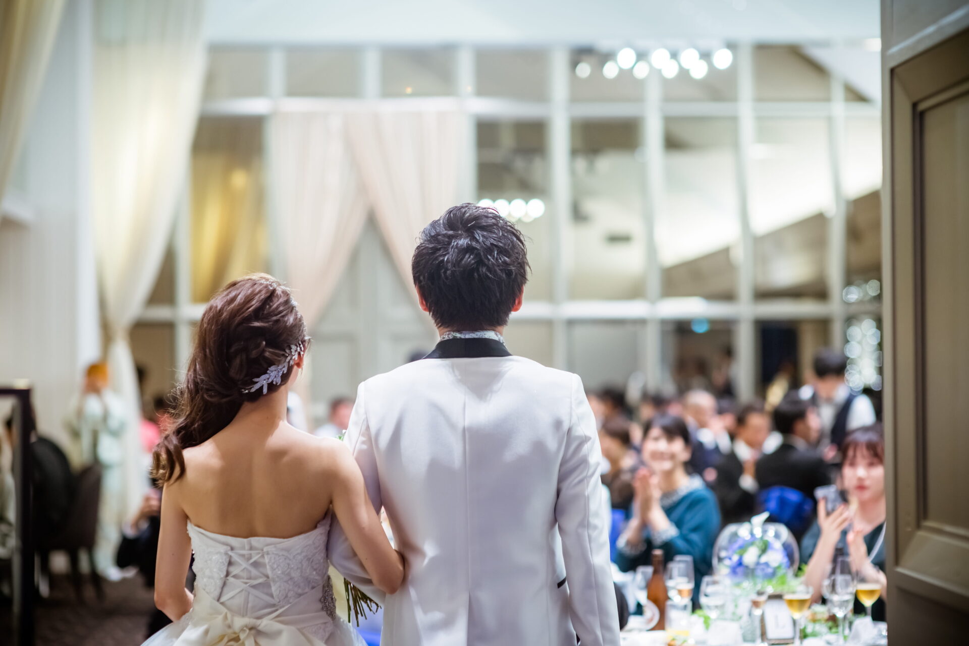 結婚式の服装マナー完全ガイド！NG例から性別・年代別のおすすめまで解説